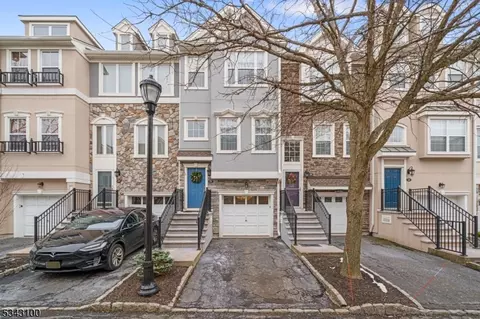 25 Carrington Pl, Clifton, NJ 07013