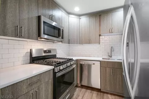 192 Burnett Ave #5, Maplewood, NJ 07040