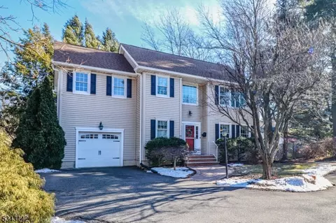 26 Hazelwood Ave, Metuchen, NJ 08840