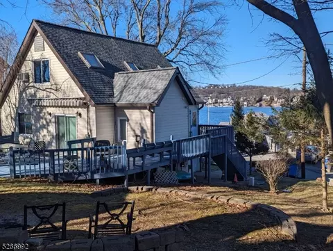 10 Cottage Ave, Roxbury Twp, NJ 07850
