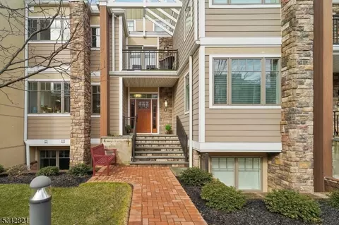 82 Franklin Pl #9, Summit, NJ 07901