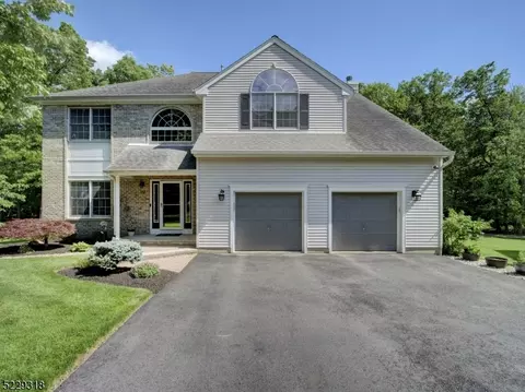 22 Lazarus Dr, Ledgewood, NJ 07852