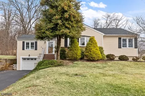 222 High St, Stirling, NJ 07980