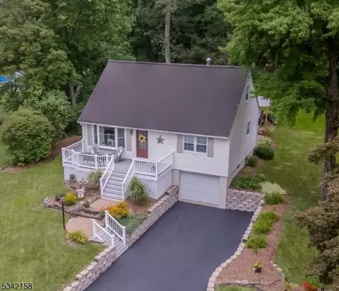 24 Cleveland Dr, West Milford, NJ 07480