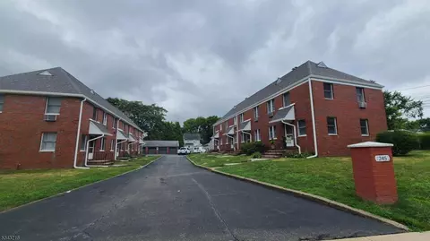 251 Fort Lee Rd, Teaneck, NJ 07666