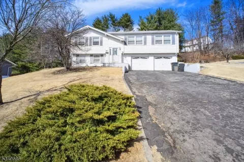 31 Myrtle Ave, Wayne, NJ 07470