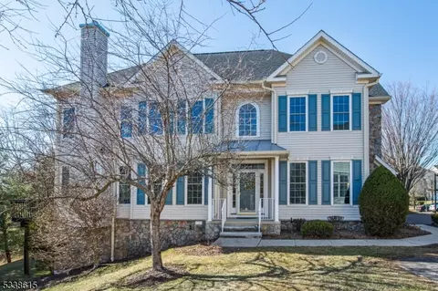 32 Mountain View Dr, Woodland Park, NJ 07424