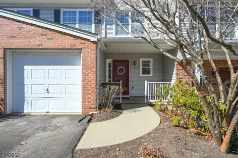 21 Sycamore Way, Mount Arlington, NJ 07856