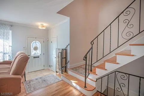 82 Wick Dr, Fords, NJ 08863