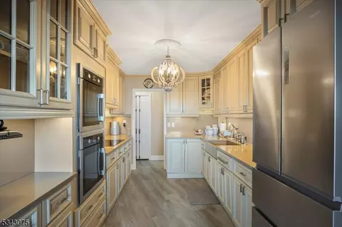 1 Claridge Dr #202, Verona, NJ 07044