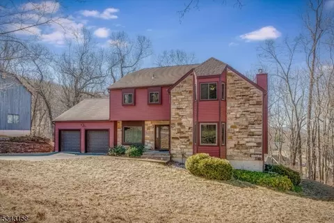 92 Knob Hill Rd, Hackettstown, NJ 07840