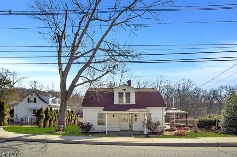 84 Reeve Ave, Bloomingdale, NJ 07403