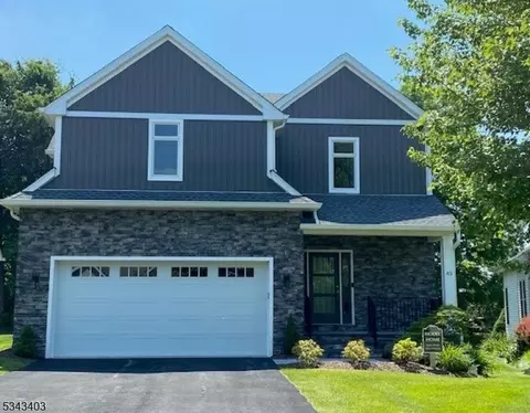 43 Bluffs Ct, Hamburg, NJ 07419