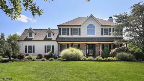 47 Pierson Dr, Hillsborough, NJ 08844