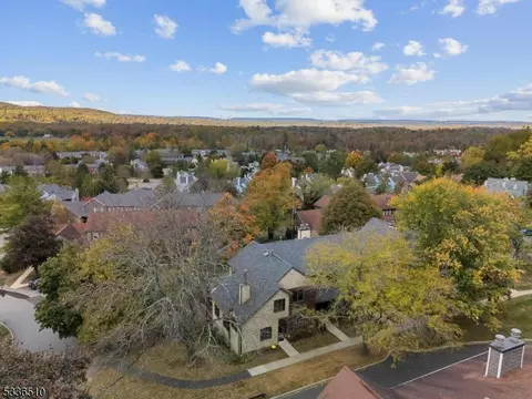 20 Oriole Dr, Hackettstown, NJ 07840