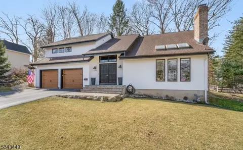 26 Hickory Trl, Sparta, NJ 07871