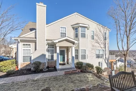1015 Shadowlawn Dr, Green Brook, NJ 08812