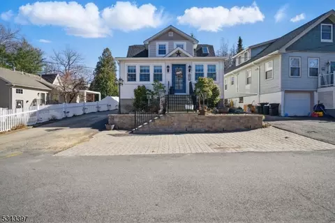 6 Cherokee Trl, Denville, NJ 07834