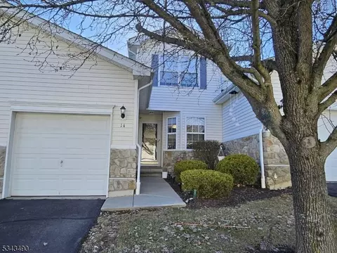 14 Lakeview Dr, Hamburg, NJ 07419