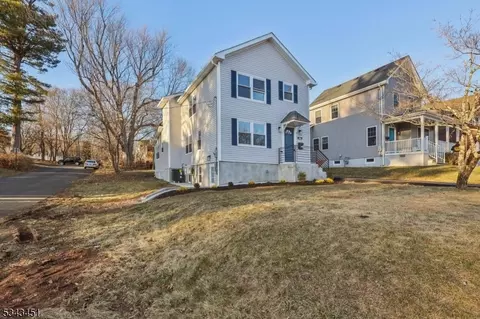 386 Elm St, Stirling, NJ 07980