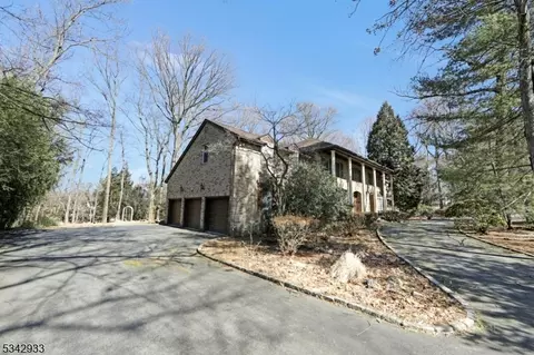 757 Walnut Dr, Franklin Lakes, NJ 07417