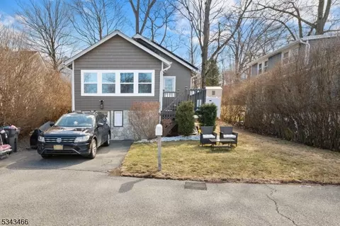 6 Dunlop St, Mount Arlington, NJ 07856