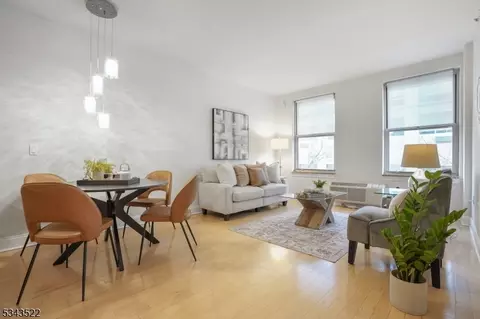 10 Regent St #219, Jersey City, NJ 07302