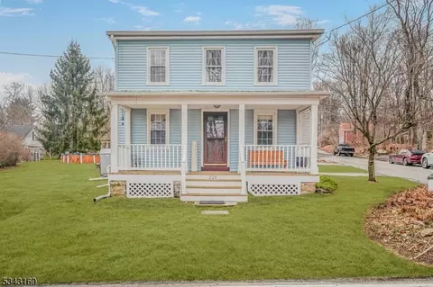 221 Drakestown Rd, Long Valley, NJ 07853