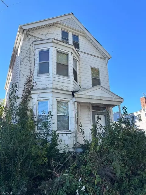 41 9th Ave, East Orange, NJ 07018
