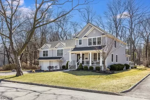 37 Bryant Dr, Livingston, NJ 07039