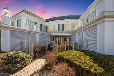 199 Riveredge Dr, Chatham Twp, NJ 07928