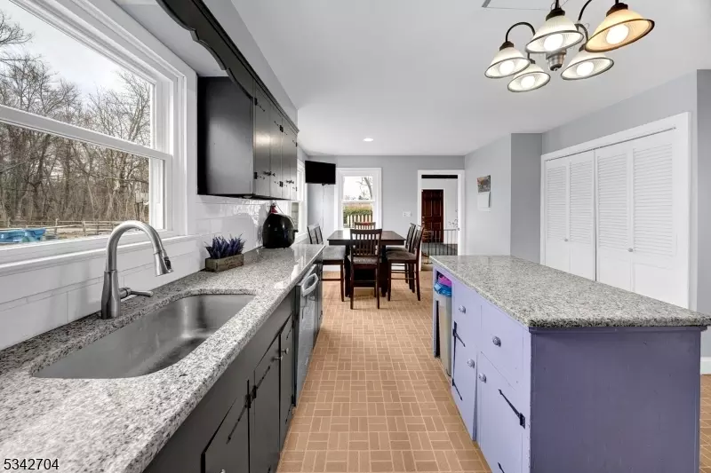  81 Linvale Rd, Ringoes, NJ 08551 photo 4