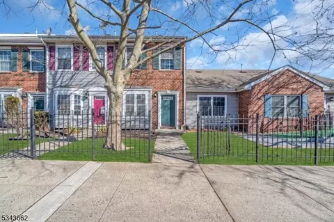 7 Clarion Ln, Newark, NJ 07103