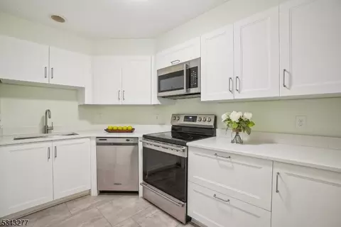 106 Jamestown Rd, Basking Ridge, NJ 07920