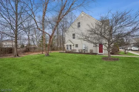 145 Bret Ct, Kendall Park, NJ 08824