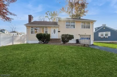 8 Forest Brook Dr, North Plainfield, NJ 07060