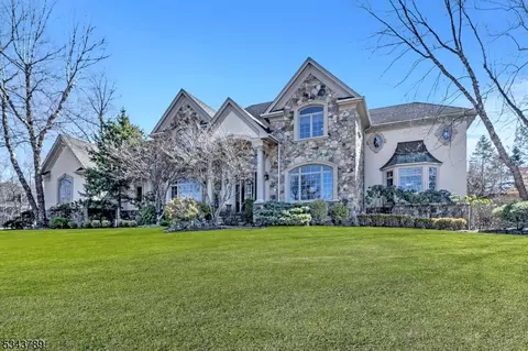 2 Raspberry Trl, Warren, NJ 07059