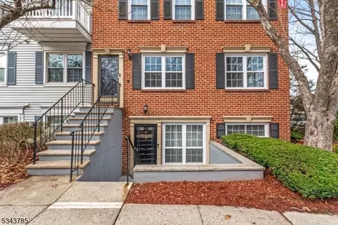 14 Rider Ct, Newark, NJ 07103