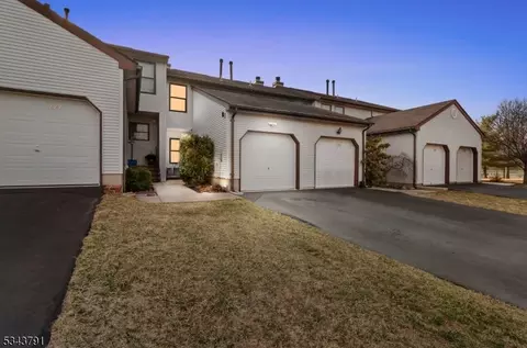 226 Spruce Ct, Flemington, NJ 08822