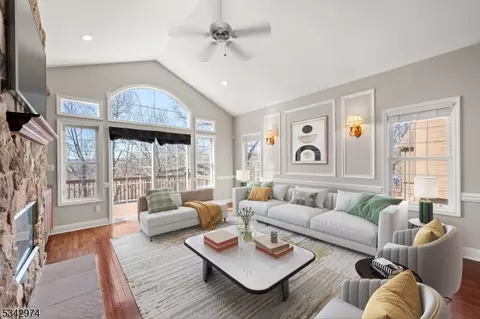 81 Bracken Hill Rd, Hamburg, NJ 07419