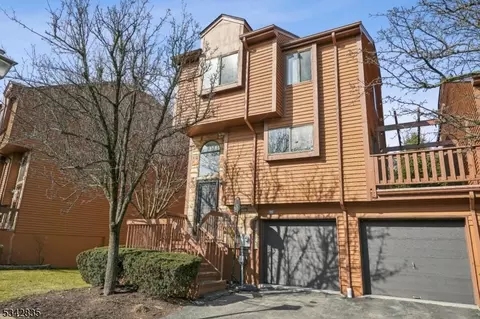 16 Powderhorn Dr, Rockaway, NJ 07866