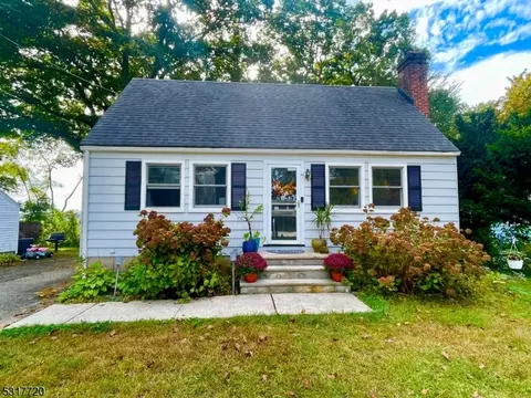 77 Highland Trl, Denville, NJ 07834