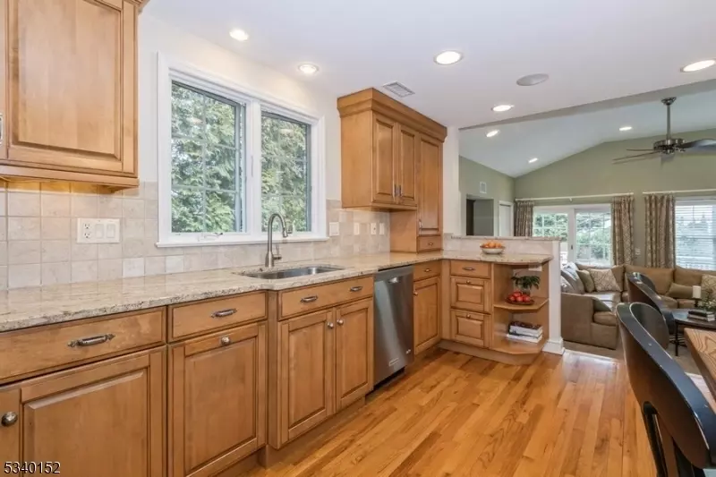  132 Herning Ave, Cranford, NJ 07016 photo 22