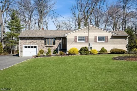 70 Glendale Ave, Livingston, NJ 07039