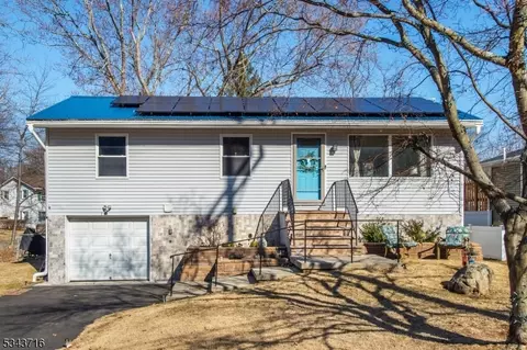 205 Durban Ave, Hopatcong, NJ 07843