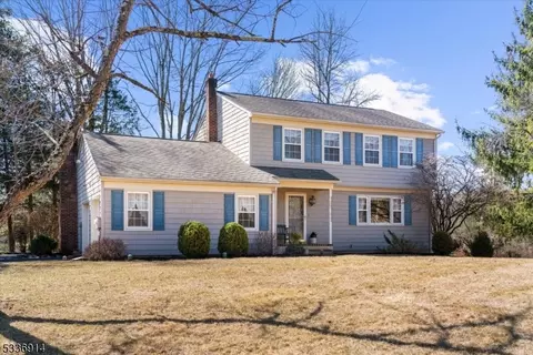 2 Patrick Dr, Pittstown, NJ 08867