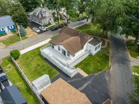 39 W End Ave, Little Falls, NJ 07424
