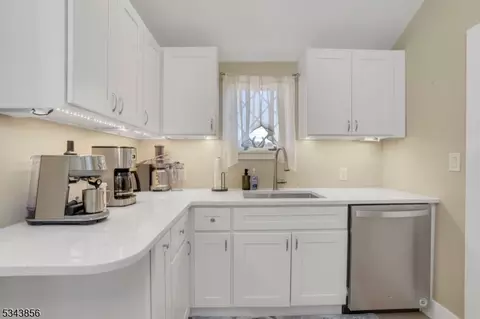 11 Rays Ct, Wayne, NJ 07470 photo 15