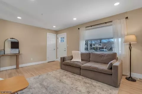 11 Rays Ct, Wayne, NJ 07470 photo 8
