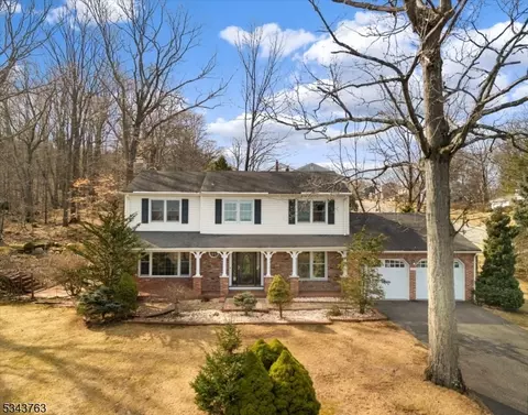 1 Marilyn Pl, Rockaway, NJ 07866